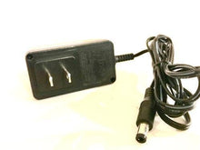 Cargar imagen en el visor de la galería, ELIMINADOR 12V A 1 A PUNTA TOSHIBA
