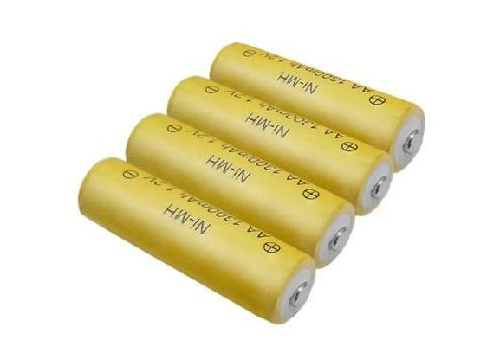 PAQUETE DE 4 PILAS RECARGABLES AA 700MAH dc06